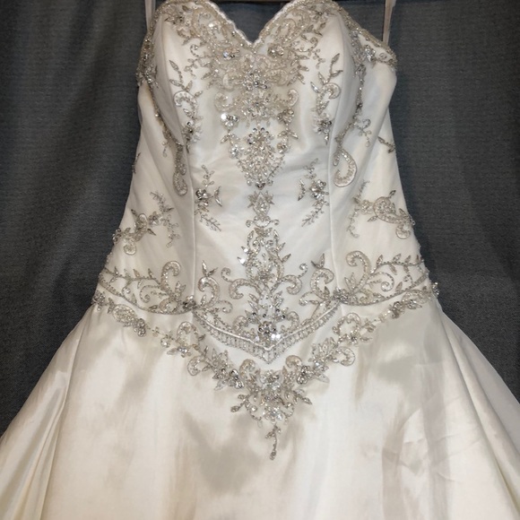 Alfred Angelo sweetheart bridal gown - Picture 4 of 11